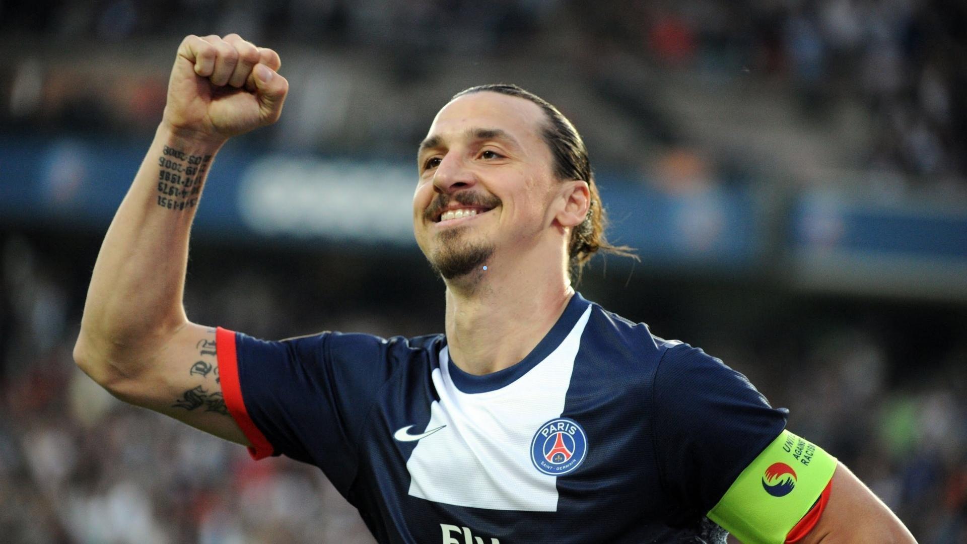 新德里球迷狂热迎接梅西,齐声高唱专属赞歌彰显足球激情