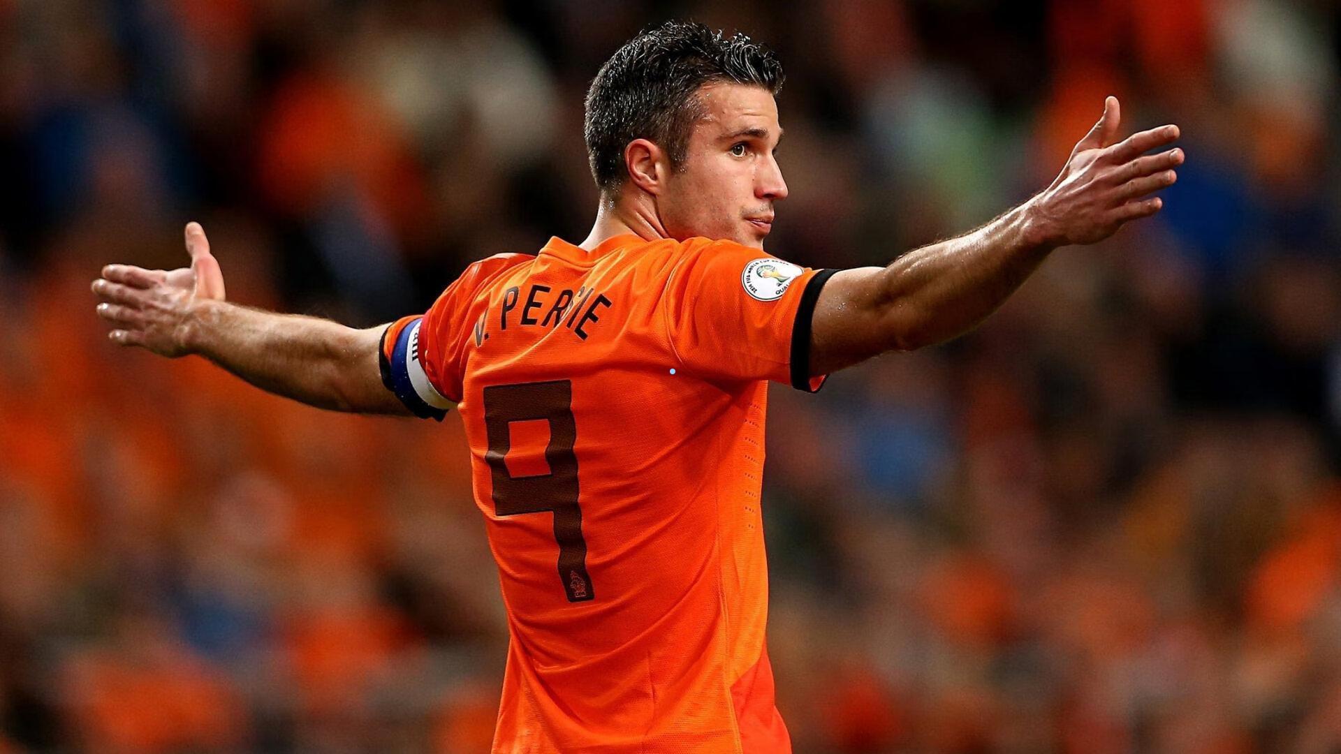 情感之夜，迪巴拉重返尤文主场，换下时获球迷起立掌声致敬