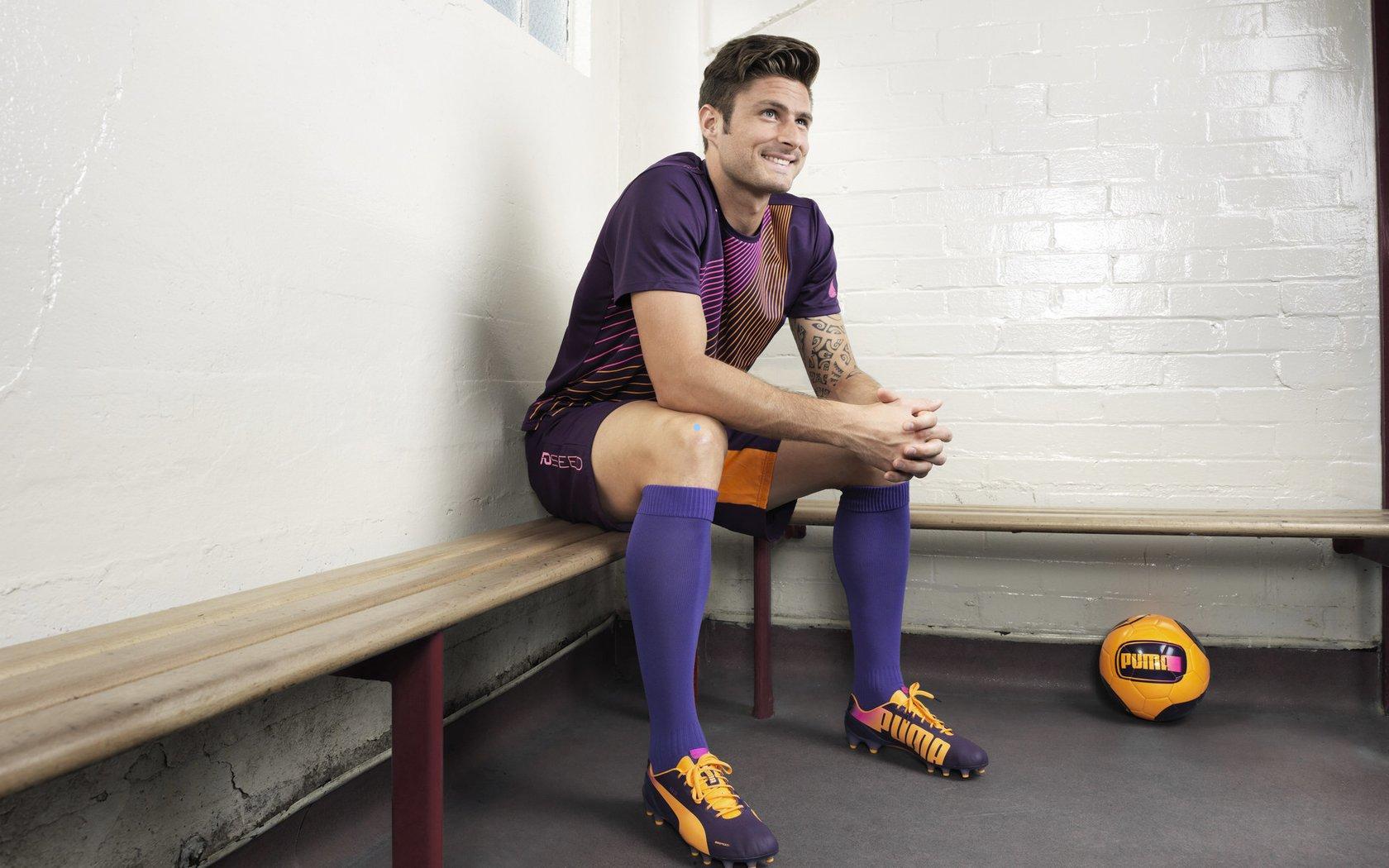 太不容易了!何思雨第二节关键三分破冰,终结两队15投0中尴尬纪录